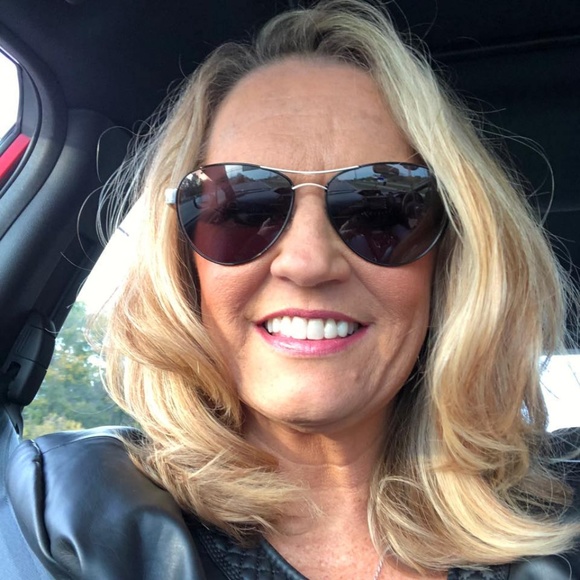 Meet your Posher, Kristen - Picture 1 of 1